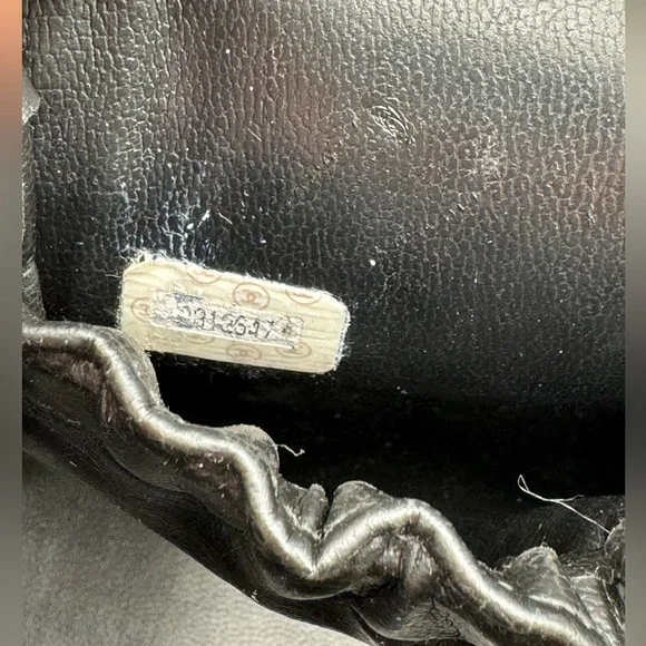 Chanel-Authentic-CC Logo bicolore Black Lambskin Leather Vanity Case - Picture 6 of 10